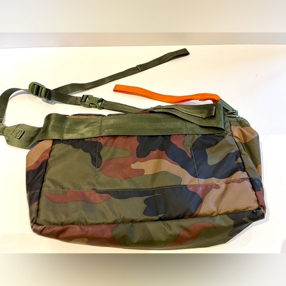 Rare Cute Army print nylon Herschel fanny pack - size large - Picture 2 of 3